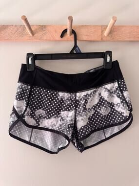 Lululemon Speed Up Short Size 4 Dottie Dream Rose Neutral Blush Black 2.5"